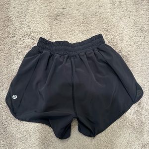 Lululemon Hotty Hot Low Rise Lined Shorts 4”